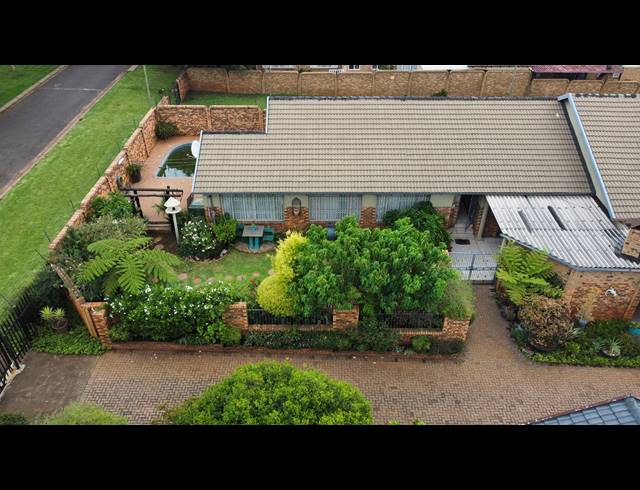 3 BEDROOM FREEHOLD FOR SALE IN BEN FLEUR